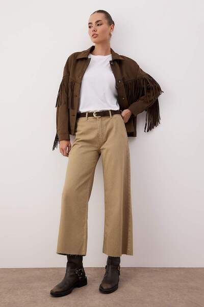 Trendyol Collection Καφέ τζιν μεσαίου ύψους και λεπτομέρεια στη μέση και στη μέση της ζώνης TWOAW26JE00045