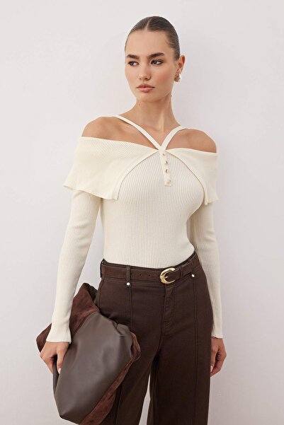 Trendyol Collection Ecru Premium Yarn/Special Yarn Carmen Neck Strap Knitwear Sweater Twoaw26Kz00076
