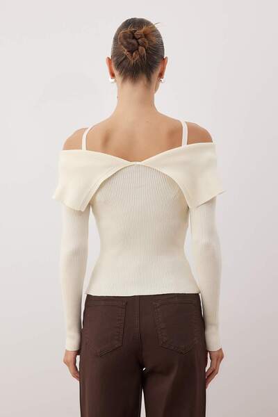 Trendyol Collection Ecru Premium Yarn/Special Yarn Carmen Neck Strap Knitwear Sweater Twoaw26Kz00076