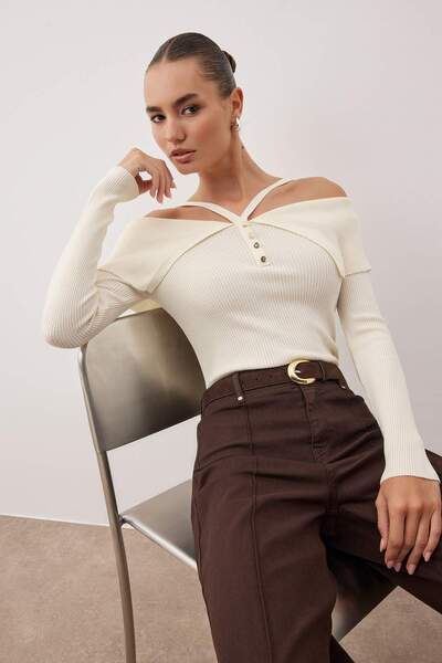 Trendyol Collection Ecru Premium Yarn/Special Yarn Carmen Neck Strap Knitwear Sweater Twoaw26Kz00076