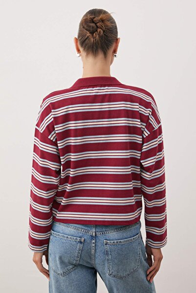 Trendyol Collection Bordó csíkos póló nyakú, túlméretezett/nagy szabású kötött póló TWOAW26TS00020