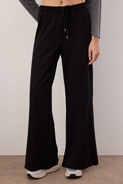 Trendyol Collection Μαύρο βαμβακερό φαρδύ πόδι, λεπτό πλεκτό αθλητικό παντελόνι TWOAW22EA0053