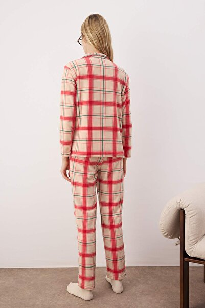 Trendyol Collection Červená vyšívaná - kostkovaná fleecová pletená sada pyžama Thmaw24Pt00175