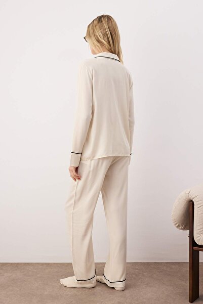 Trendyol Collection Pyjama-Set aus gewebter Viskose mit Paspeln in Ecru THMAW26PT00145