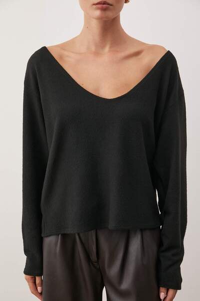 Trendyol Collection Black Open Shoulder Relaxed/Casual Fit Loose Knitted Blouse Twoaw26Bz00330