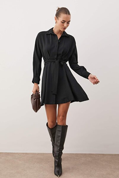 Trendyol Collection Mini sukienka koszulowa z tkaniny - czarny pasek, Twoaw25el00154