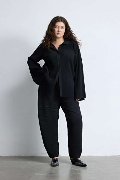 LUOKK DARIAN V Yaka Piliseli Büyük Beden Gömlek Siyah