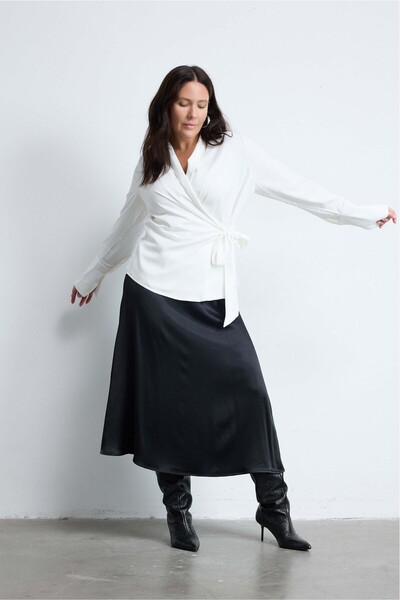 LUOKK AMY Dökümlü Büyük Beden Saten Bluz Krem