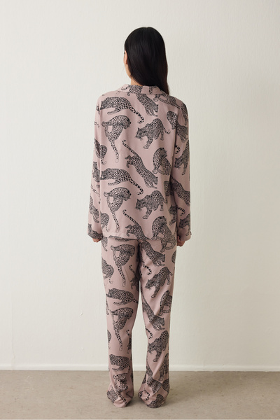 Penti Koyu Bej Eva Kaplan Desenli Gömlek Yaka Pijama Takımı