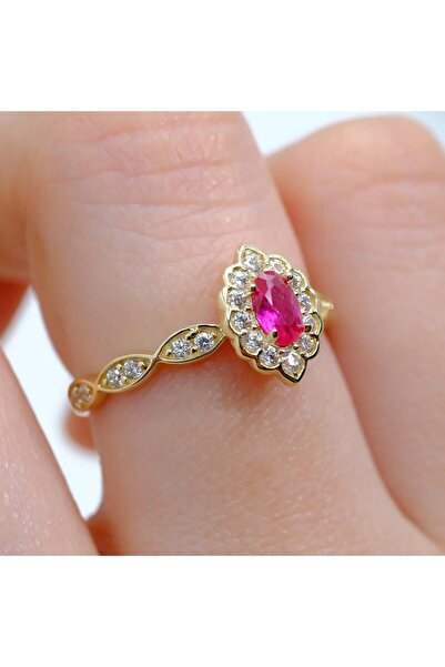FasekGold Gümüş Yüzük - Oval Ruby Taşlı Yanları Zirkon Taşlarla Süslemeli Işı...