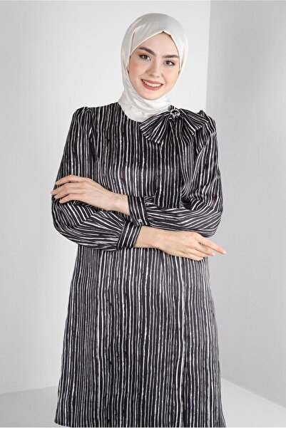 Alvina ياقة مخططة مع تفاصيل فيونكة من الساتان 43738