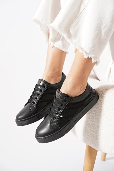 Moda Pie حذاء رياضي نسائي من يازيلاس باراشوت فرونت ستون باللون الأسود