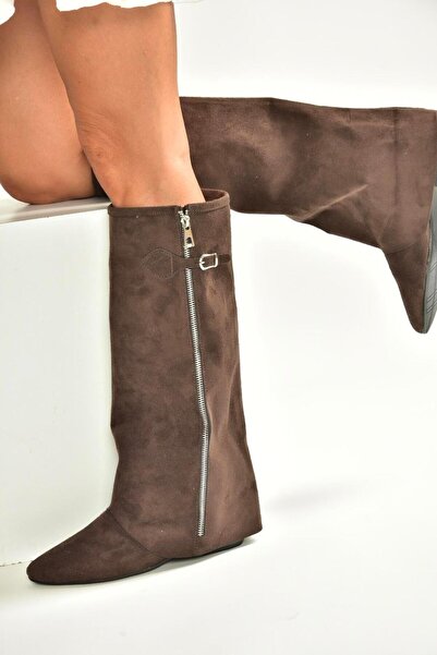 Fox Shoes V380526402 Γυναικείες μπότες με φερμουάρ με επίπεδη σόλα από καφέ σουέντ