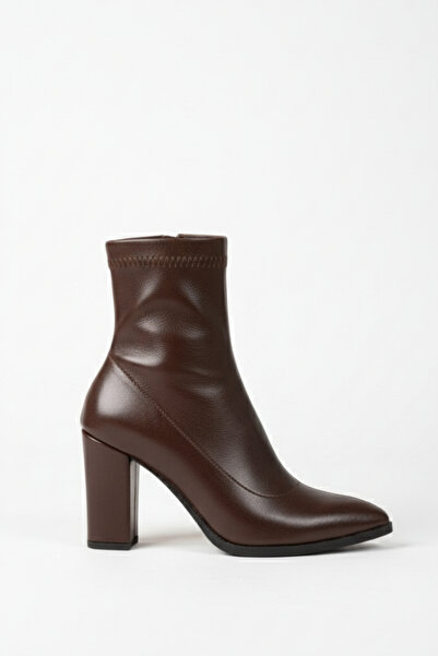 Savves Μπότες με τακούνι με μυτερή μύτη σε καφέ χρώμα