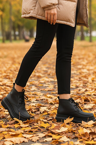 Limeo Skin High Sole Lace-Up Women's Black Short Boots Bootie