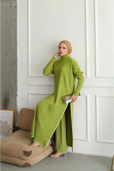 MAY MARA Women's 2-Piece Knitwear Set with Slits and Crochet