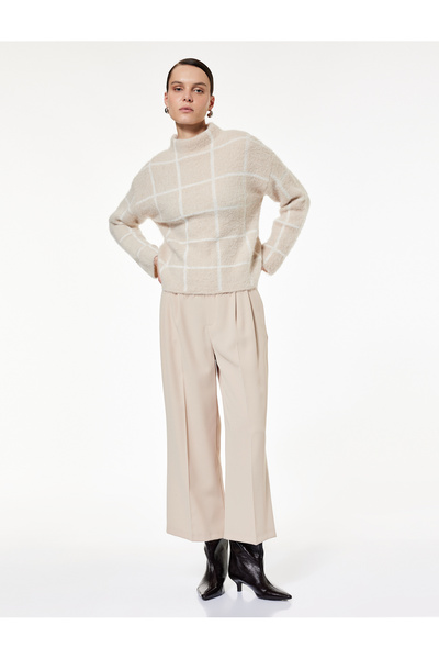Koton Pile Detaylı Düz Geniş Kısa Paça Kumaş Pantolon