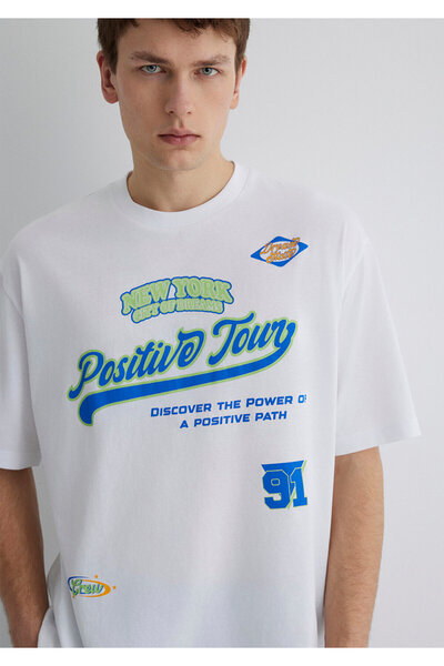 Mavi Τυπωμένο λευκό μπλουζάκι Relaxed Fit / Άνετη εφαρμογή 0612814-620