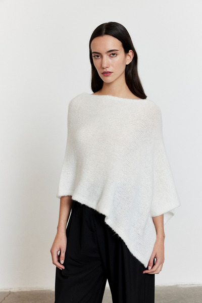 FACETTE Asymmetrical Cut Knitwear Poncho Ecru