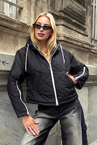 Keyifli Moda Kadın Siyah Kapüşonlu Kolları Fermuarlı Kısa Şişme Mont