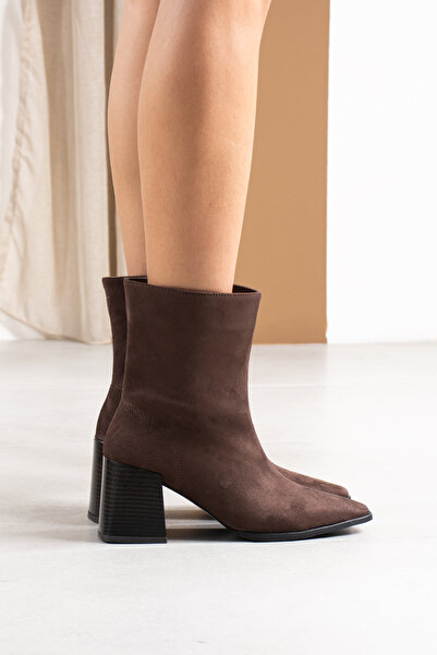 DESPİNA NOLA Süet Kalın Topuklu Kadın Fermuarlı Bot– Şık Günlük & Özel Gün Kombinleri