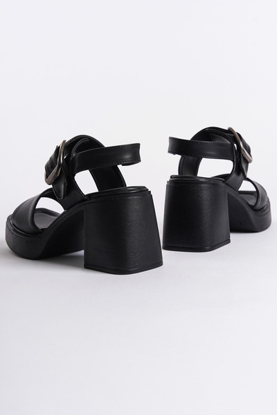 Capone Outfitters Dámské sandály s dvojitým páskem na platformě s kovovou přezkou