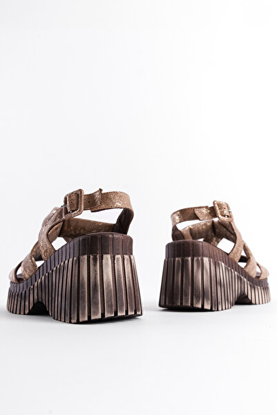 Capone Outfitters Pohodlné kožené sandály na klínovém podpatku