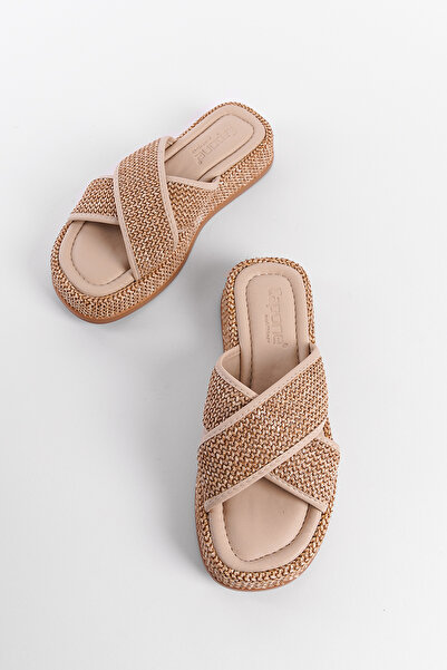 Capone Outfitters Flat Heeled Straw Cross Strap Women's Sandals