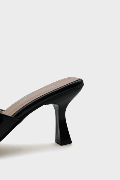 Capone Outfitters Mavis Blunt Toe lakkbőr keresztpántos közepes sarkú női papucs