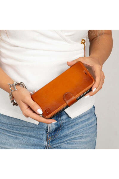 Bouletta iPhone 17 Pro Max Uyumlu Hakiki Deri MagSafe ve RFID Koruma Özellikli Çıkarılabilir Cüzdanlı Kılıf