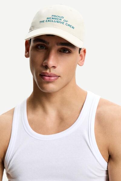 Bershka İşlemeli şapka