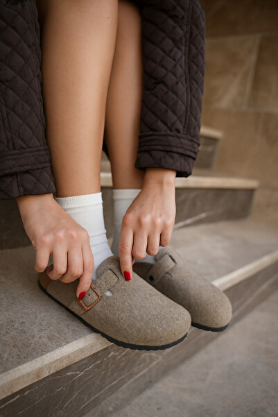 B&B'shop Kadın Bej Kışlık Keçeli Önü Kapalı Mantar Tabanlı Rahat Sabo Ev Terliği