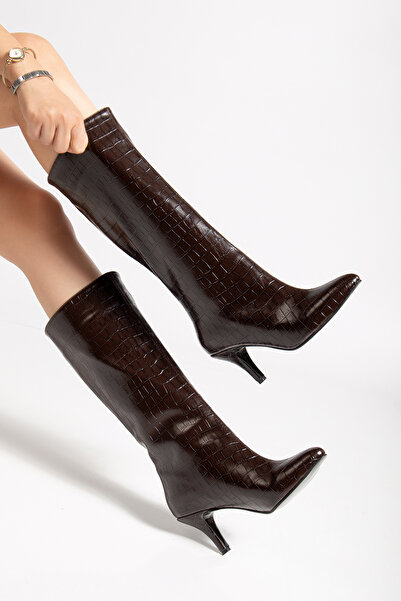 Exello Γυναικείες μπότες με τακούνι 5 εκ. με στάμπα κροκόδειλου καφέ
