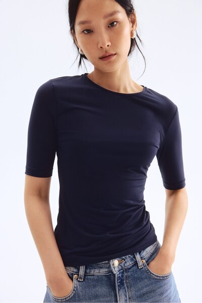 H&M Bedene Oturan Tişört