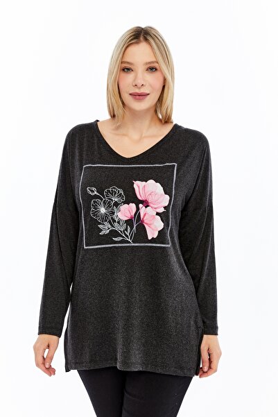 Curvy Trend Plus Size Magnolia Glitter and Pearl Detail B Printed V-Neck Long Sleeve Y Slit Wrinkled Viscose Fabric Blouse