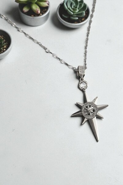 AXXION قلادة نجمة الشمال الفضية اللون من الفولاذ - تصميم لامع وأنيق مع أحجار ...