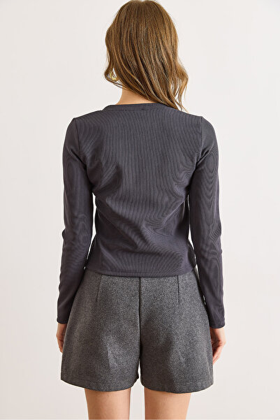 Olalook Kadın Füme Yanı Düğme Aksesuarlı Fitilli Bluz BLZ-19003149