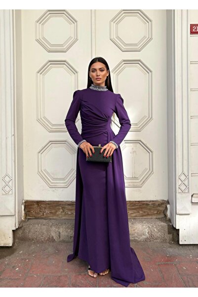 Modafeminen Rochie cu draperii speciale, cu detalii de piatră pe gât și manșe...