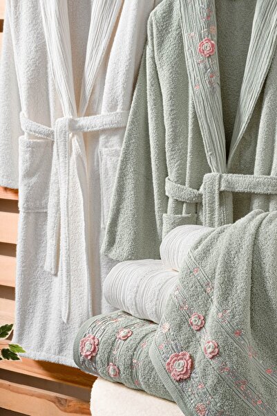 Fiesta Luxury El İşi Nakışlı Pamuklu Bornoz Seti