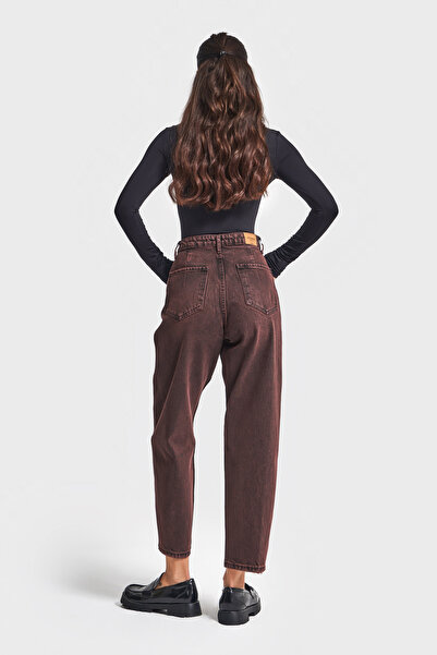 its basic Women's Stonewashed Burgundy Color 20W5-152 Relax Fit 100% Cotton Special Wash Denim Jean