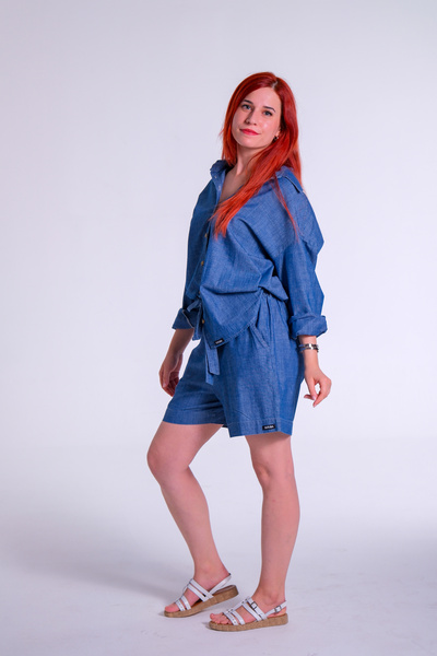 BELİ FIRFIRLI DENIM GÖRÜNÜMLÜ KADIN KISA ŞORT