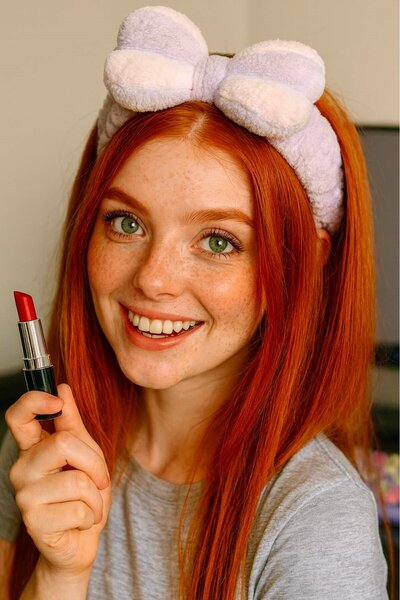 TAKIŞTIR Bandă de păr din pluș cu figuri de panglică de culoare liliac