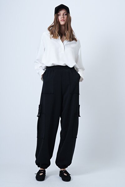 VAGGON Women's Black Cargo Pocket Pack Cotton Jogger Pants with Stitching Detail Prmx14659