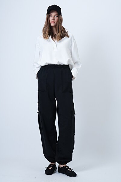 VAGGON Women's Black Cargo Pocket Pack Cotton Jogger Pants with Stitching Detail Prmx14659