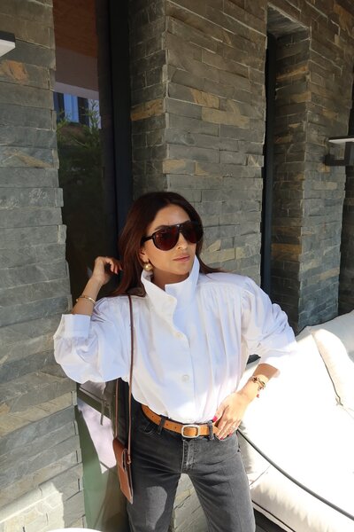 Özge Özgenç Cămașă cu guler larg pernițe pentru umeri