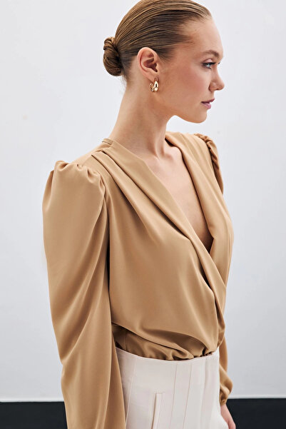 Sateen Dupla mellrészes, bélelt body - Camel