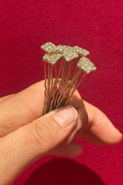 YASEMİN KAPLAN Sparkling Stone Cube Shaped Hair Clip (Set of 6)