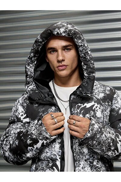 TREND KOMBİN Erkek Siyah Su ve Rüzgar Geçirmez Beyaz Baskılı Şişme Mont