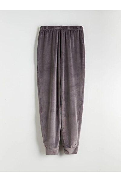 LC Waikiki Bisiklet Yaka Nakışlı Kadife Kadın Pijama Takımı