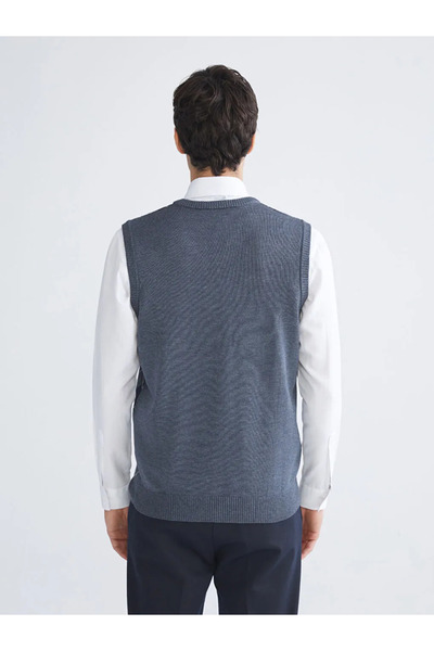 LC Waikiki Standart Kalıp V Yaka Erkek Triko Süveter